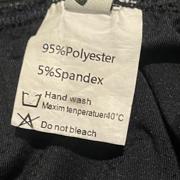 Women’s athletic shorts with pockets - Picture 3 of 8